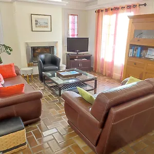 Maison Classée 3 étoiles, Grand Jardin Clos Au Calme Proche Centre Ville, 10 Min Des Plages Hébergement de vacances